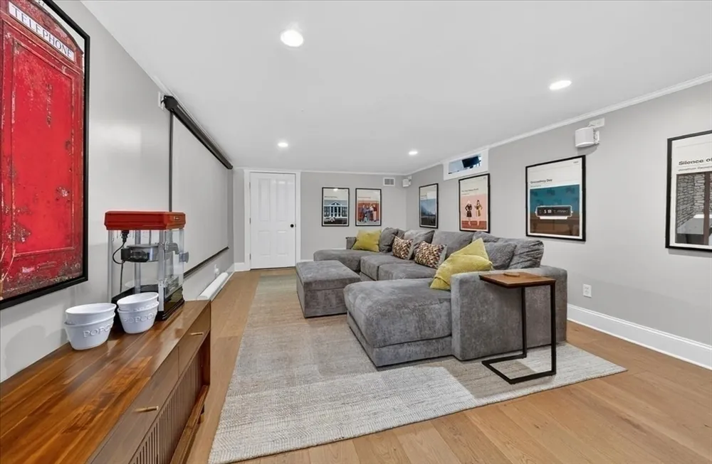 33 Lincoln St, Hingham, MA 02043