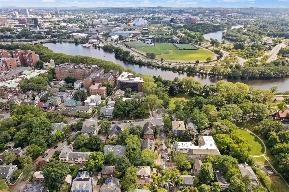 32 Hawthorn St, Cambridge, MA 02138