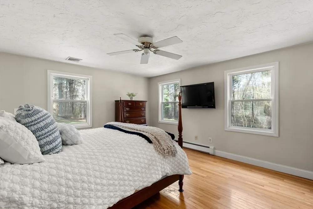 189 1/2 Seekonk St, Norfolk, MA 02056