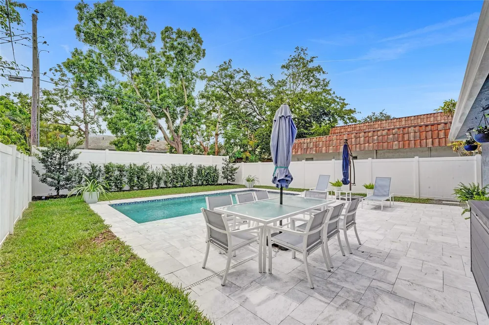 1280 NE 40th St, Oakland Park, FL 33334