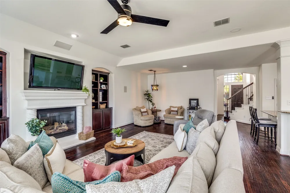 400 S Hampton Ct, Lewisville, TX 75056