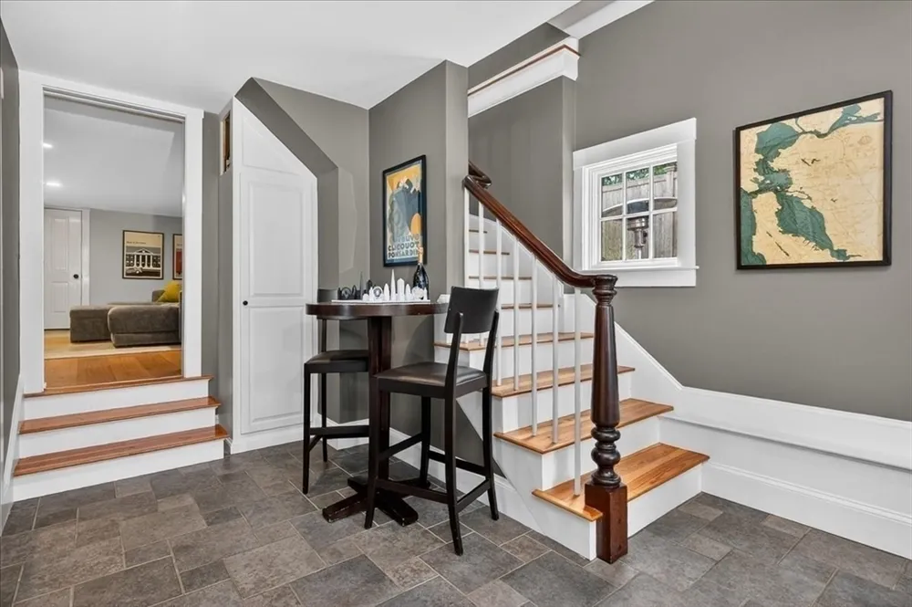 33 Lincoln St, Hingham, MA 02043