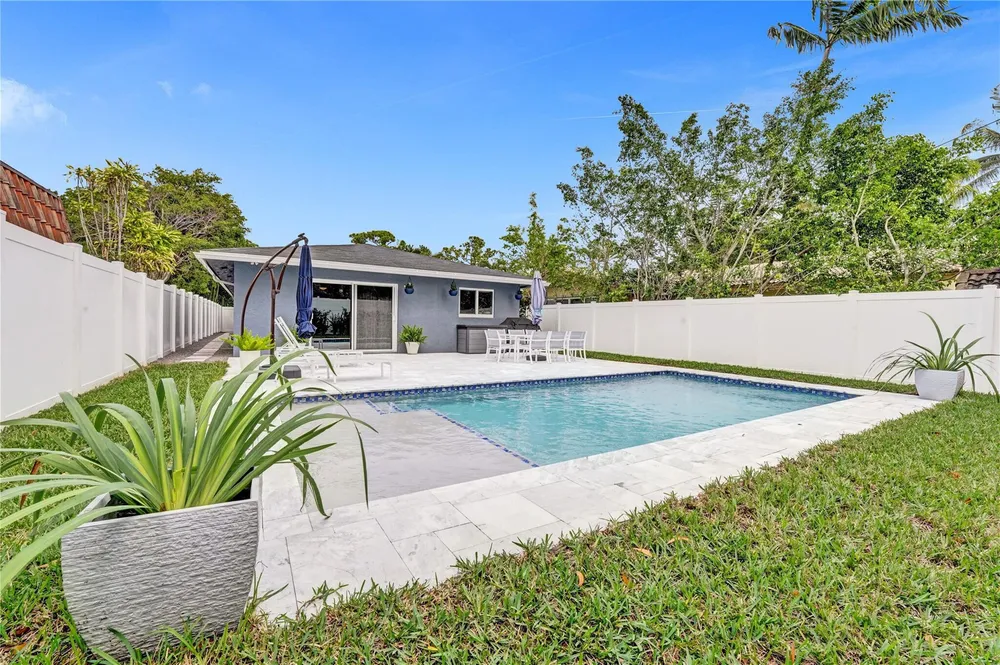 1280 NE 40th St, Oakland Park, FL 33334