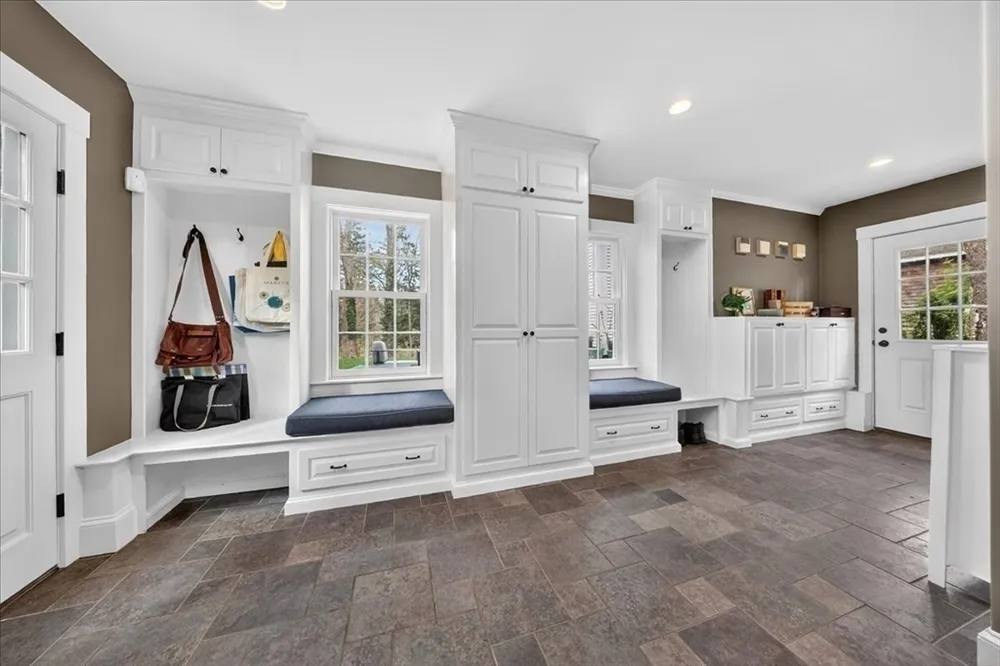 33 Lincoln St, Hingham, MA 02043