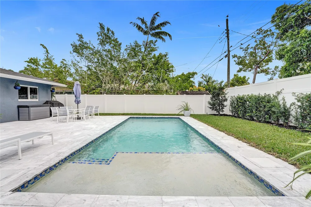 1280 NE 40th St, Oakland Park, FL 33334