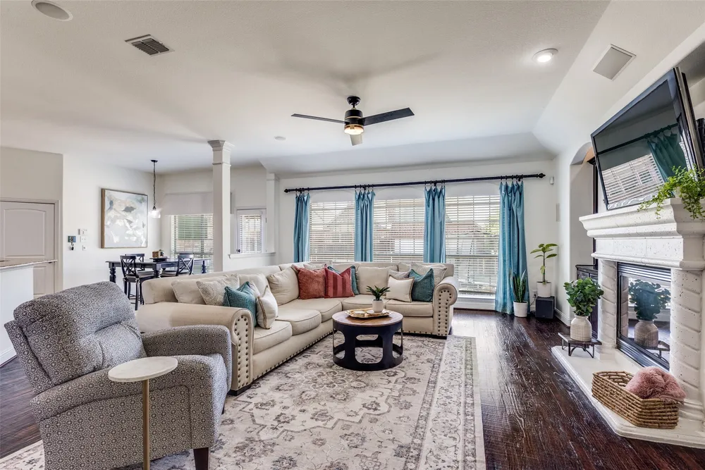 400 S Hampton Ct, Lewisville, TX 75056