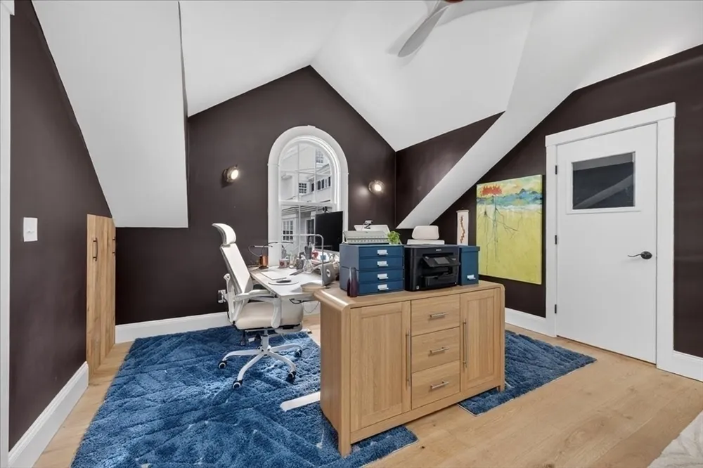 33 Lincoln St, Hingham, MA 02043