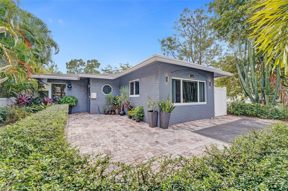 1280 NE 40th St, Oakland Park, FL 33334