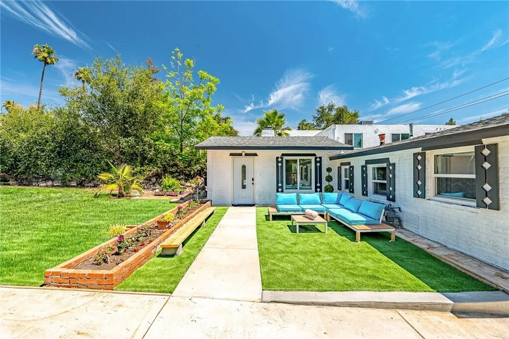 1280 E Woodbury Rd, Pasadena, CA 91104