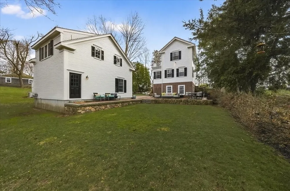 33 Lincoln St, Hingham, MA 02043