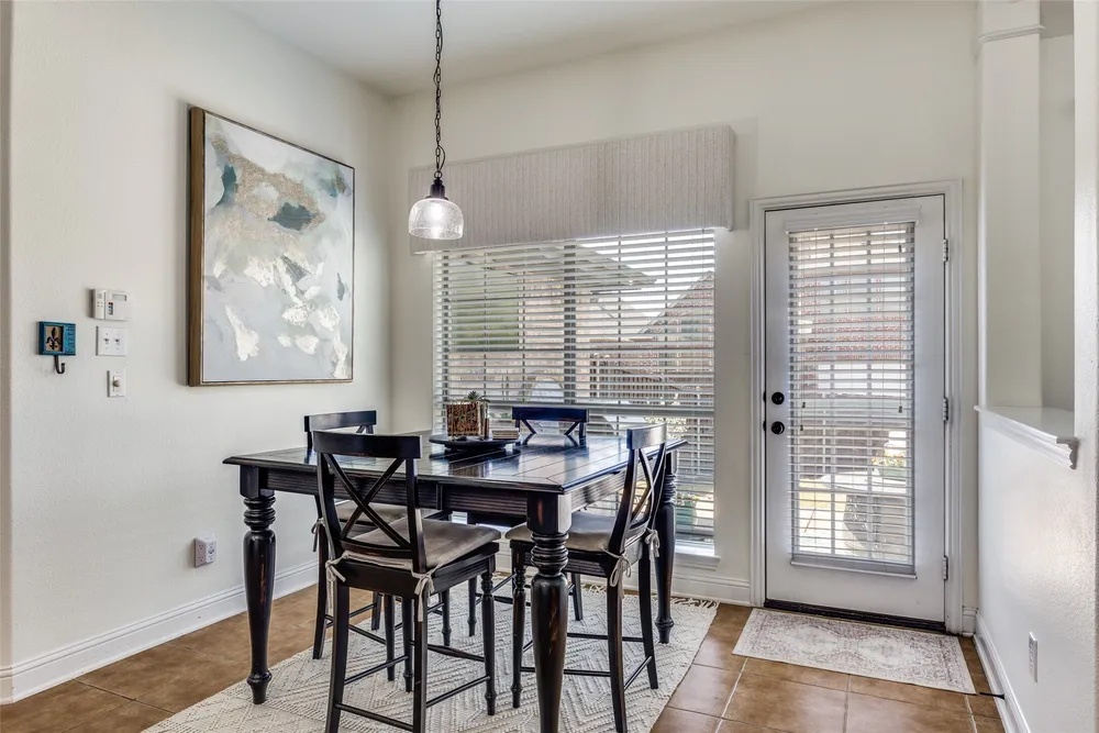400 S Hampton Ct, Lewisville, TX 75056