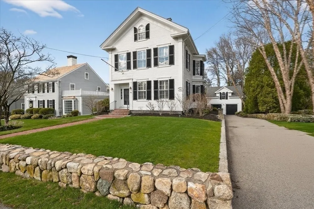 33 Lincoln St, Hingham, MA 02043