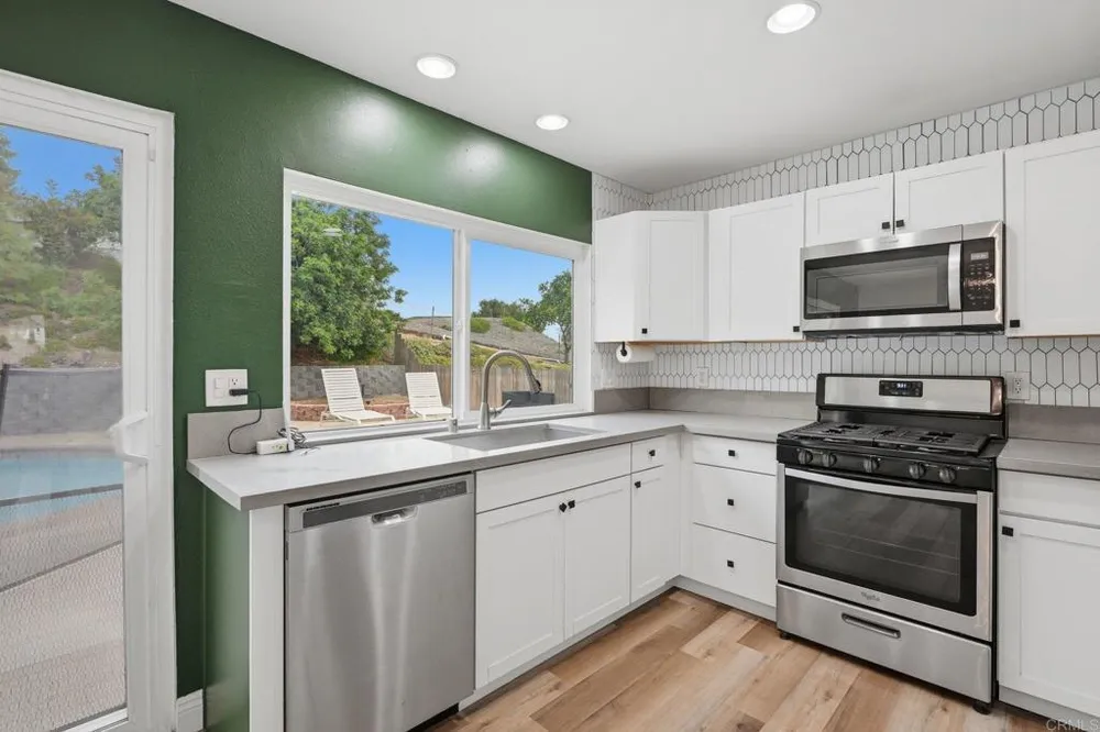 13104 Lakeview Granada Dr, Lakeside, CA 92040