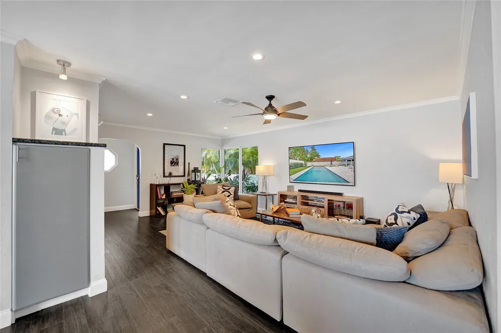 1280 NE 40th St, Oakland Park, FL 33334