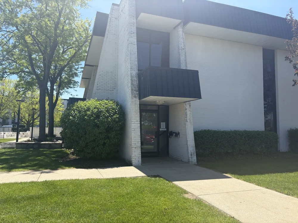 9074 W Terrace Dr, Niles, IL 60714