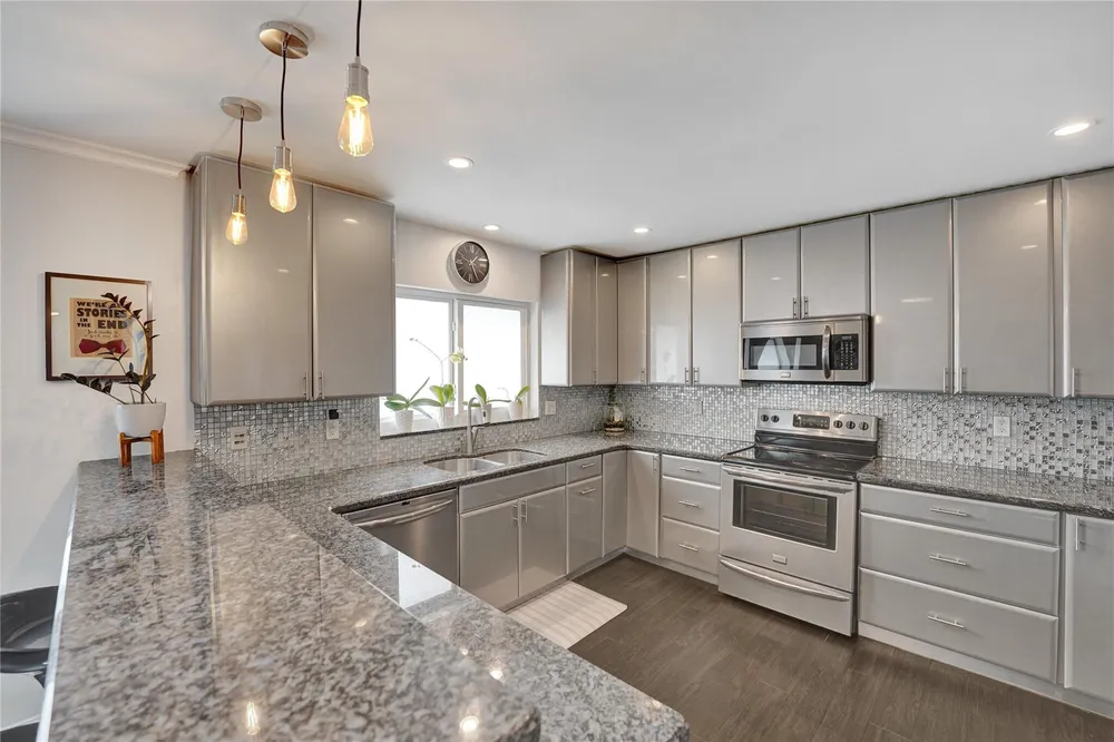 1280 NE 40th St, Oakland Park, FL 33334