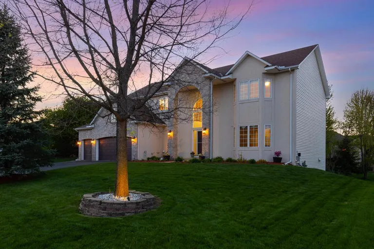 9724 Geisler Rd, Eden Prairie, MN 55347