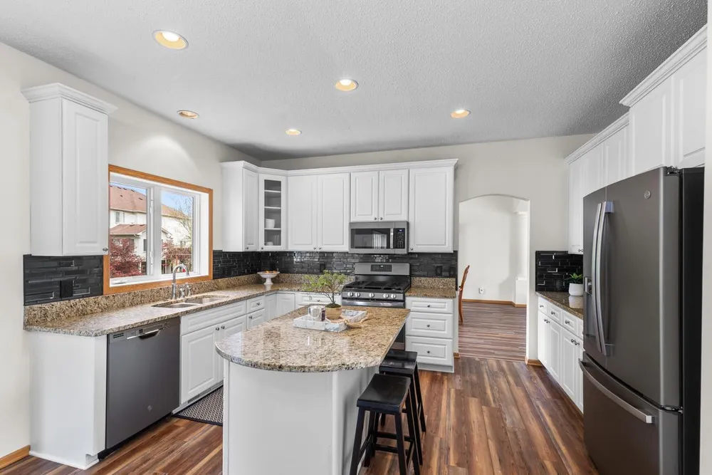 9724 Geisler Rd, Eden Prairie, MN 55347