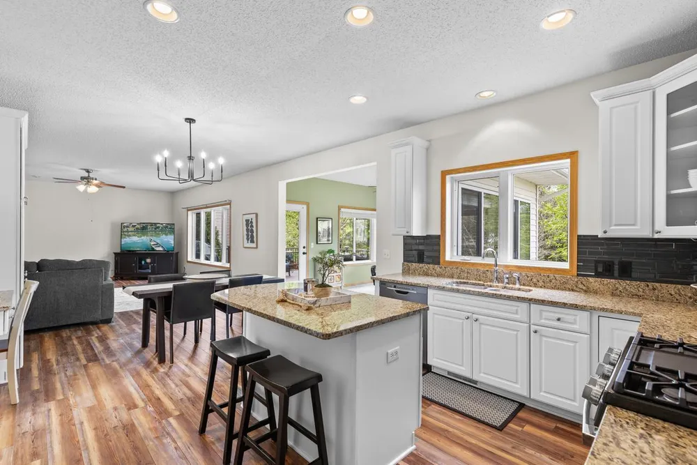 9724 Geisler Rd, Eden Prairie, MN 55347