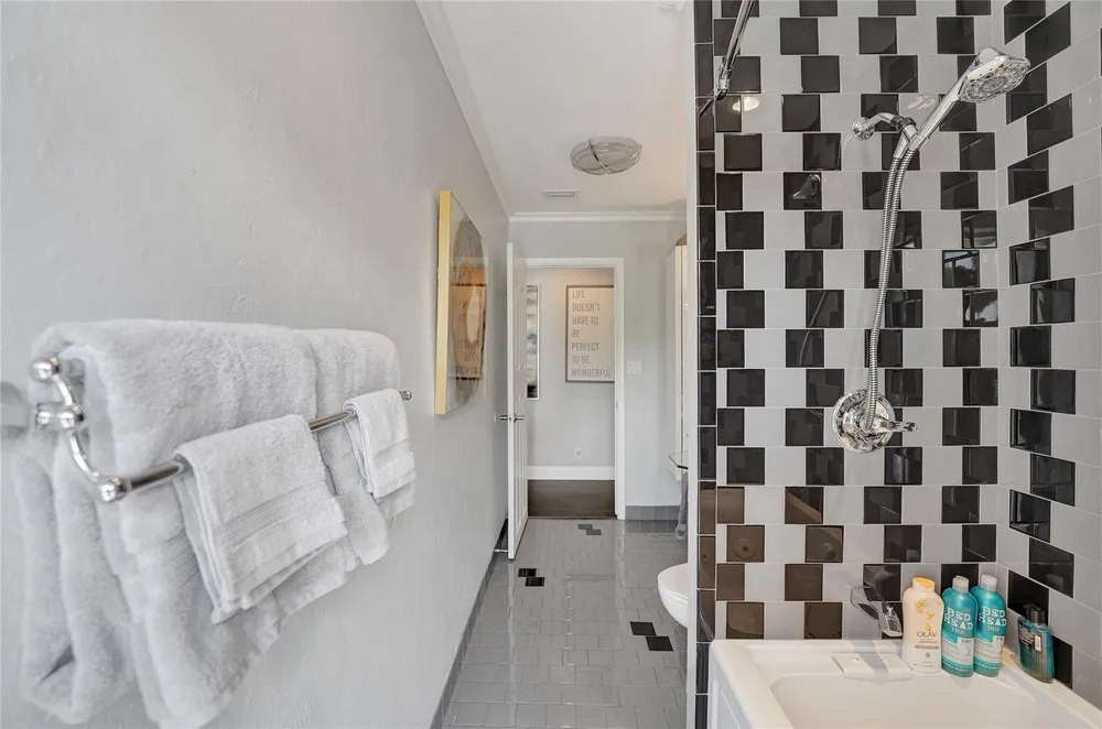 1280 NE 40th St, Oakland Park, FL 33334