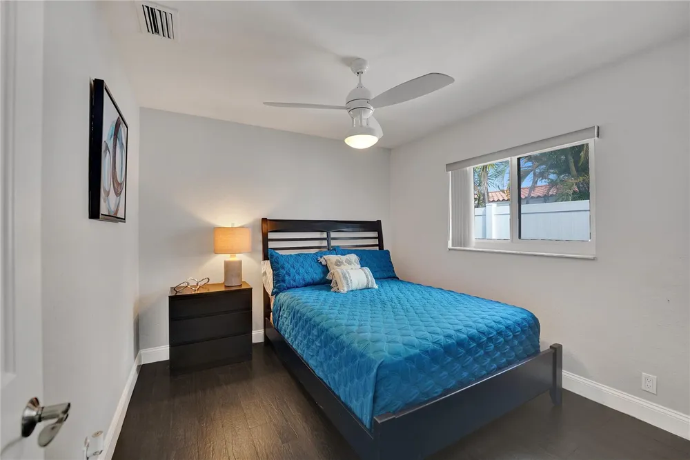 1280 NE 40th St, Oakland Park, FL 33334