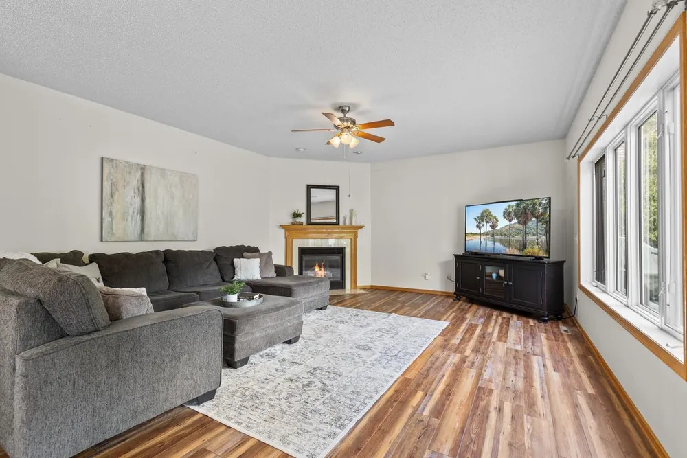9724 Geisler Rd, Eden Prairie, MN 55347