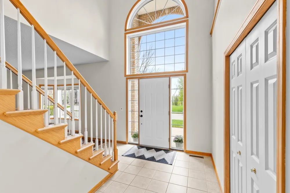 9724 Geisler Rd, Eden Prairie, MN 55347