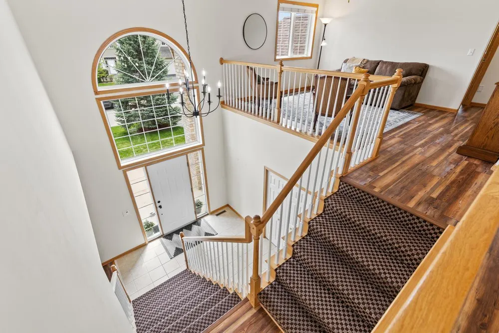 9724 Geisler Rd, Eden Prairie, MN 55347