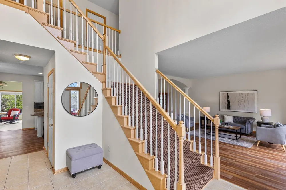 9724 Geisler Rd, Eden Prairie, MN 55347