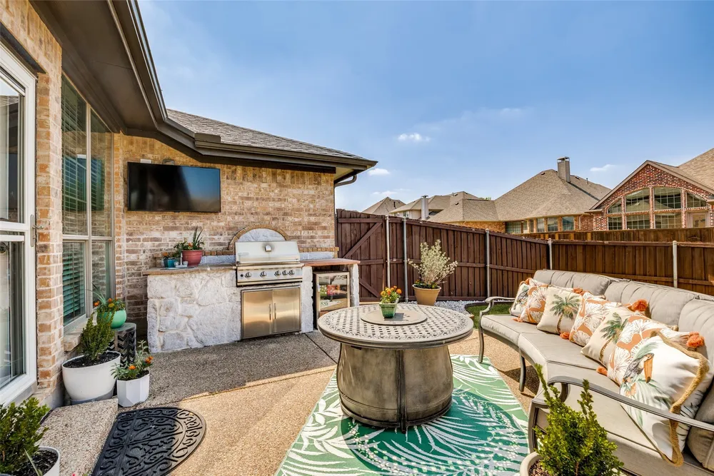 400 S Hampton Ct, Lewisville, TX 75056