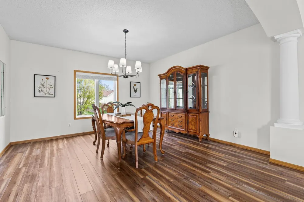 9724 Geisler Rd, Eden Prairie, MN 55347