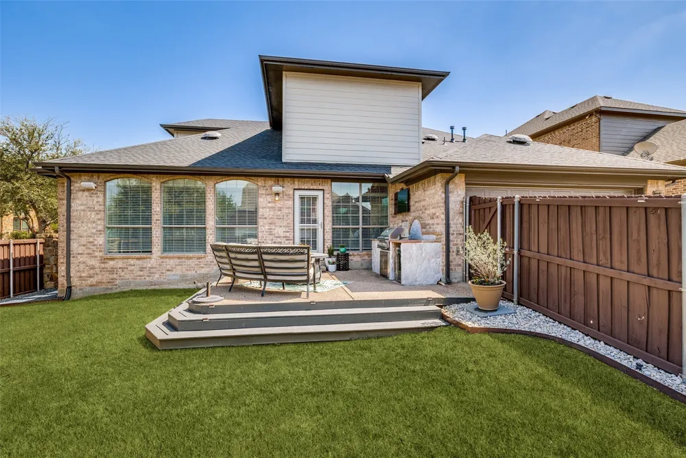 400 S Hampton Ct, Lewisville, TX 75056