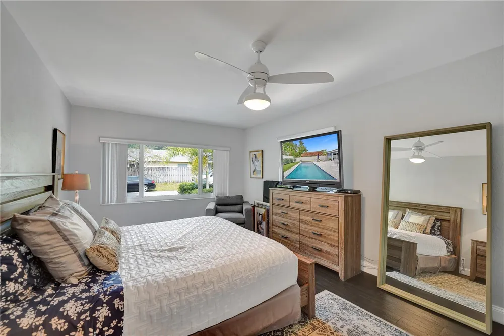 1280 NE 40th St, Oakland Park, FL 33334