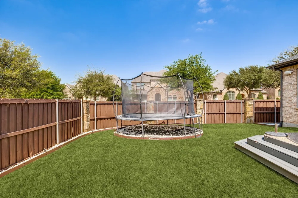 400 S Hampton Ct, Lewisville, TX 75056