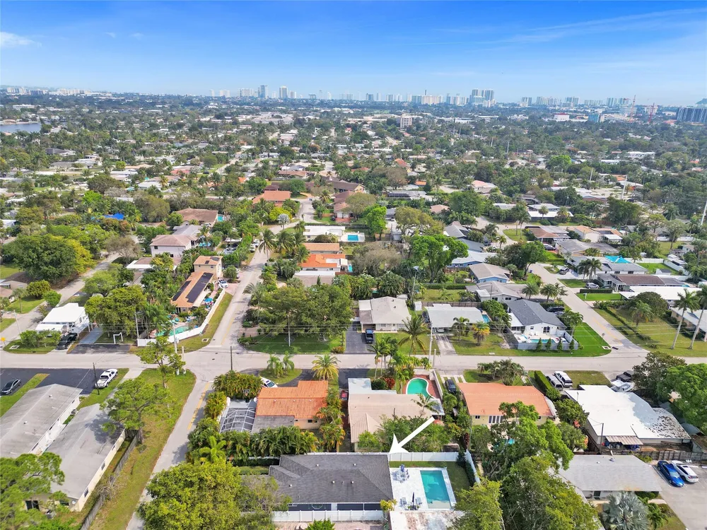 1280 NE 40th St, Oakland Park, FL 33334