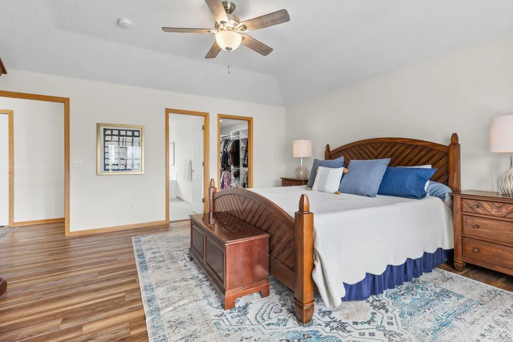 9724 Geisler Rd, Eden Prairie, MN 55347