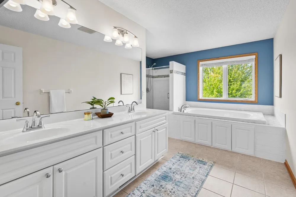 9724 Geisler Rd, Eden Prairie, MN 55347