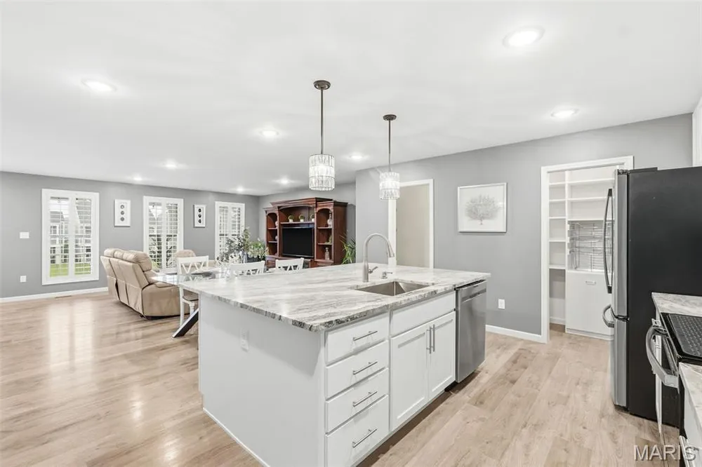 1064 DYESS WAY, St Charles, MO 63301