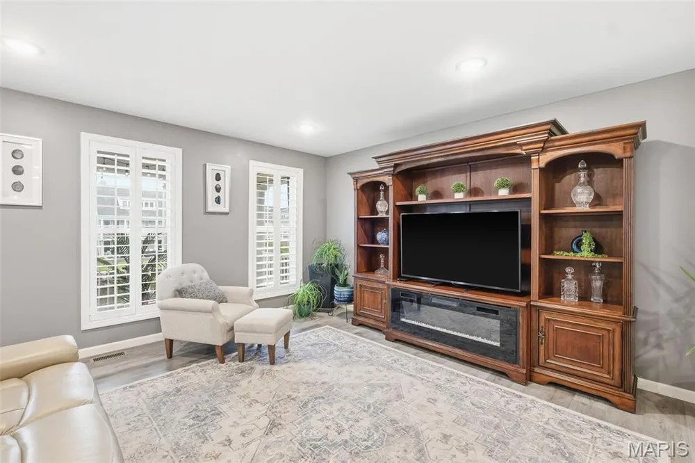 1064 DYESS WAY, St Charles, MO 63301
