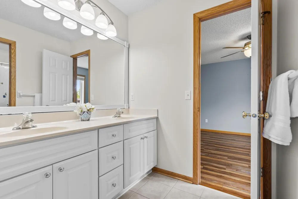 9724 Geisler Rd, Eden Prairie, MN 55347