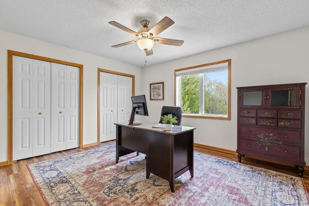 9724 Geisler Rd, Eden Prairie, MN 55347