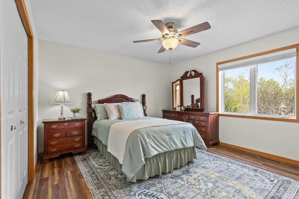 9724 Geisler Rd, Eden Prairie, MN 55347