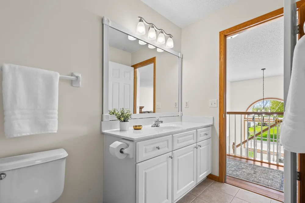 9724 Geisler Rd, Eden Prairie, MN 55347