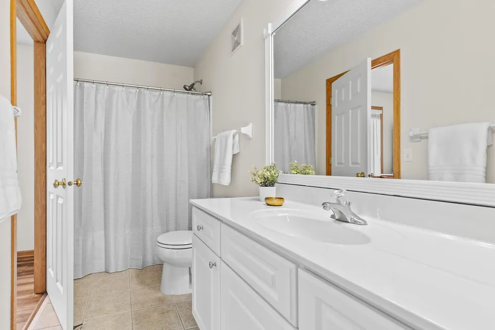 9724 Geisler Rd, Eden Prairie, MN 55347