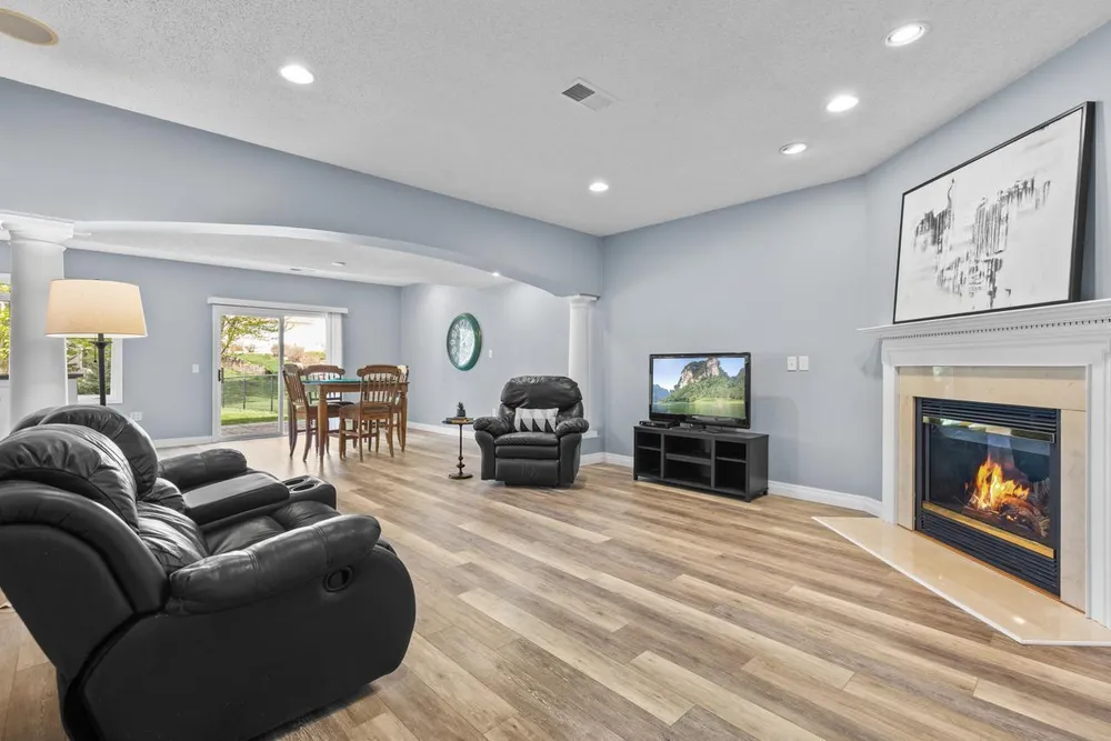 9724 Geisler Rd, Eden Prairie, MN 55347