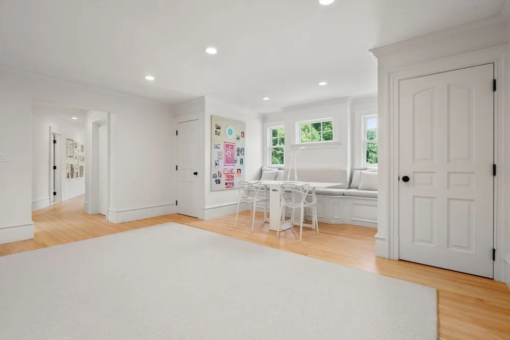 300 Glen Rd, Weston, MA 02493