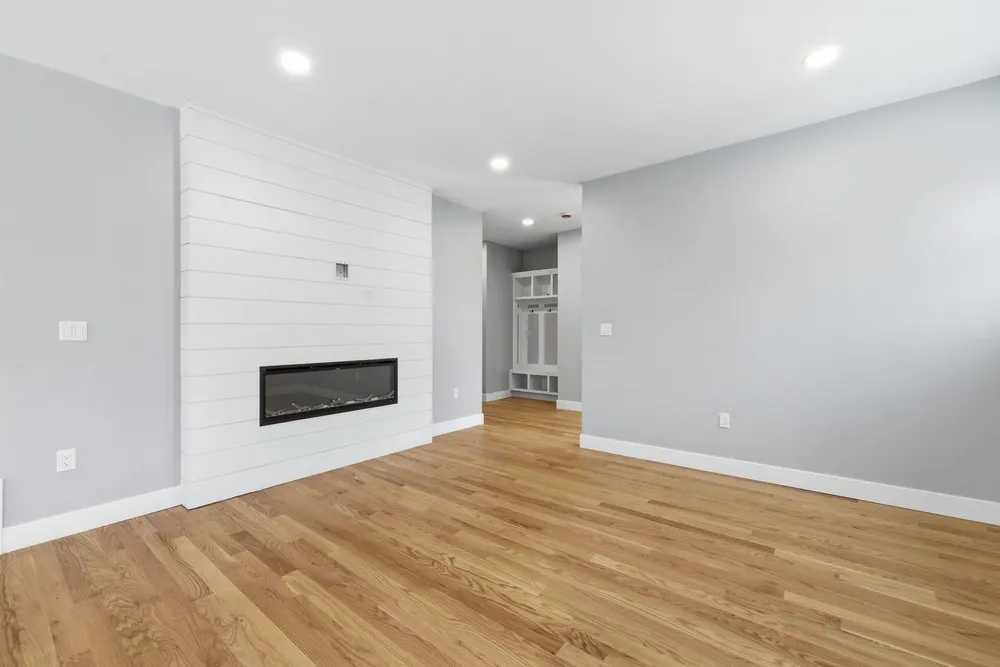 Lady Walsingham Way, Laconia, NH 03246