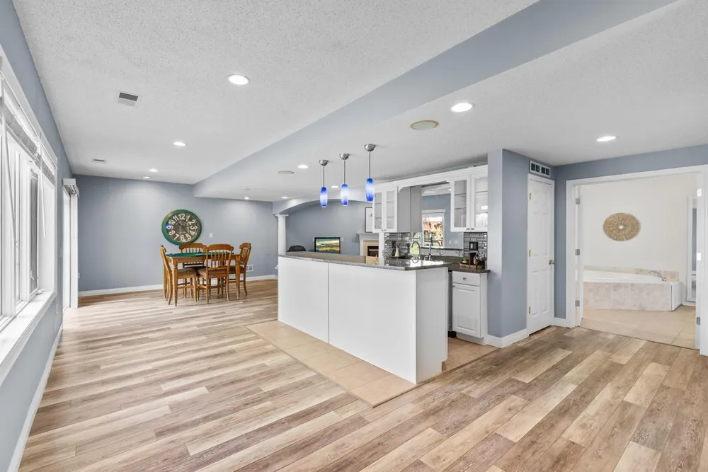 9724 Geisler Rd, Eden Prairie, MN 55347