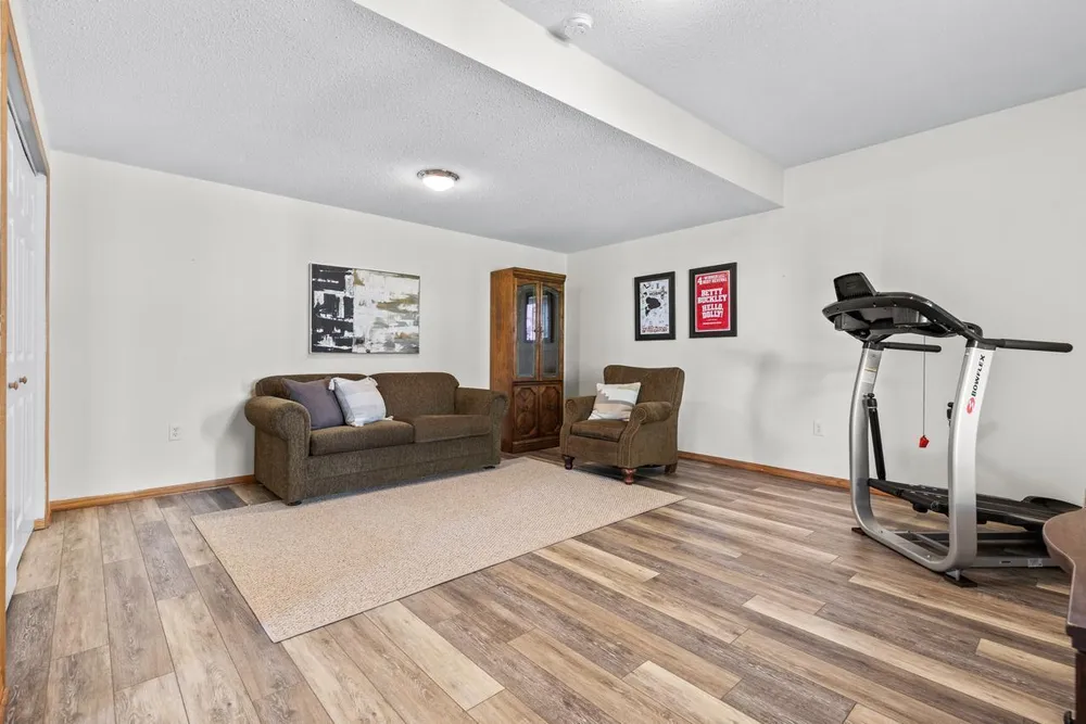 9724 Geisler Rd, Eden Prairie, MN 55347