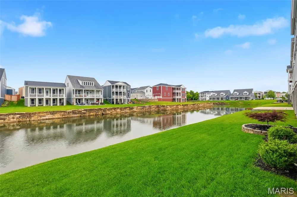 1064 DYESS WAY, St Charles, MO 63301